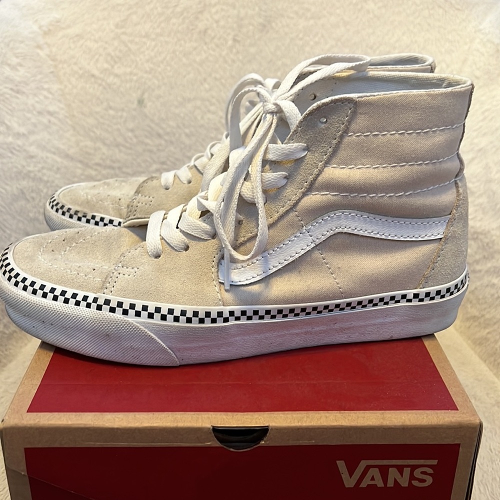 Women’s Sk8-Hi Tapered Vans in cream checkerboard foxing turtle.